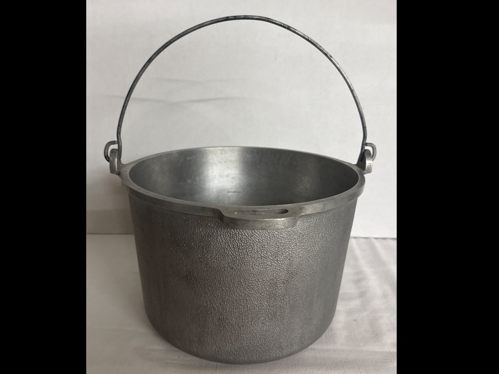 Cast Aluminum Pot with Handle
