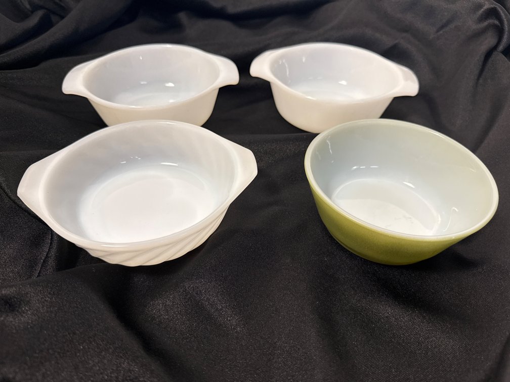 Anchor Hocking Bowls & Casserole Dishes (4)