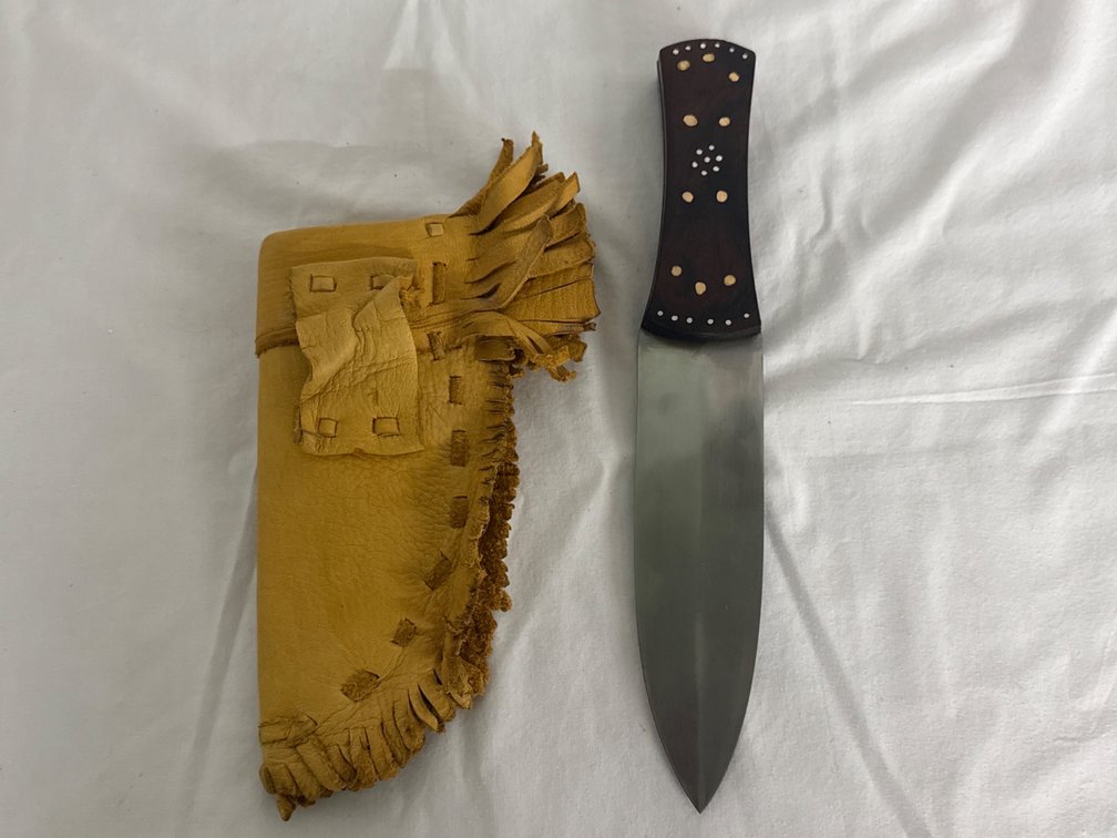 Beavertail Dagger with Leather Sheath