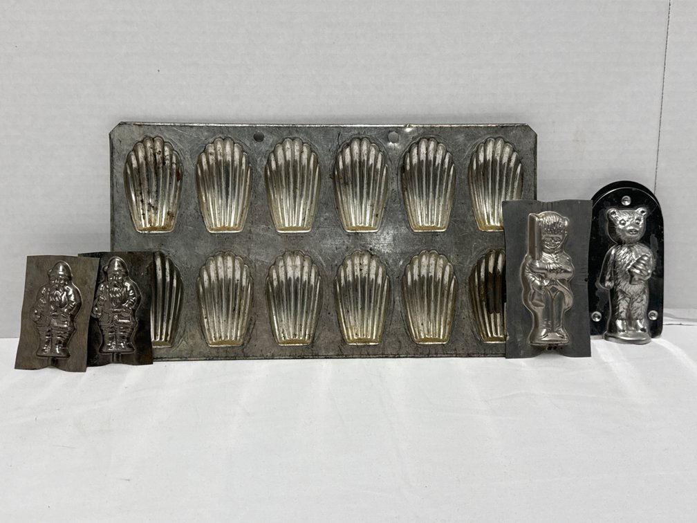 VINTAGE Metal Chocolate/Candy Molds & Tin (5)