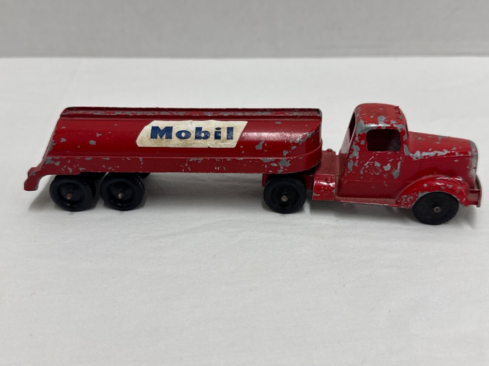 Vintage Mobil Tanker Truck (Tootsietoy)