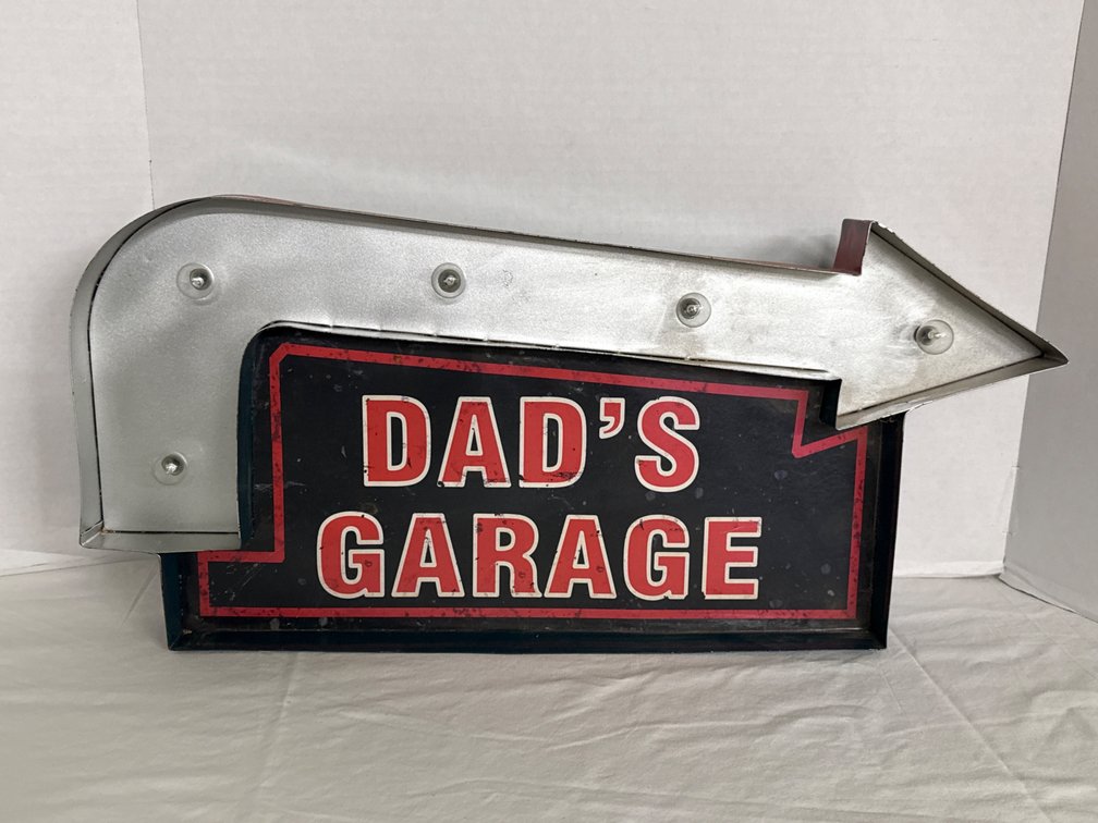 Dad’s Garage Light Up Sign