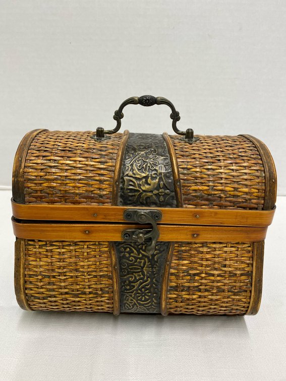 Vintage Woven Rattan Wicker/Bamboo Treasure Box