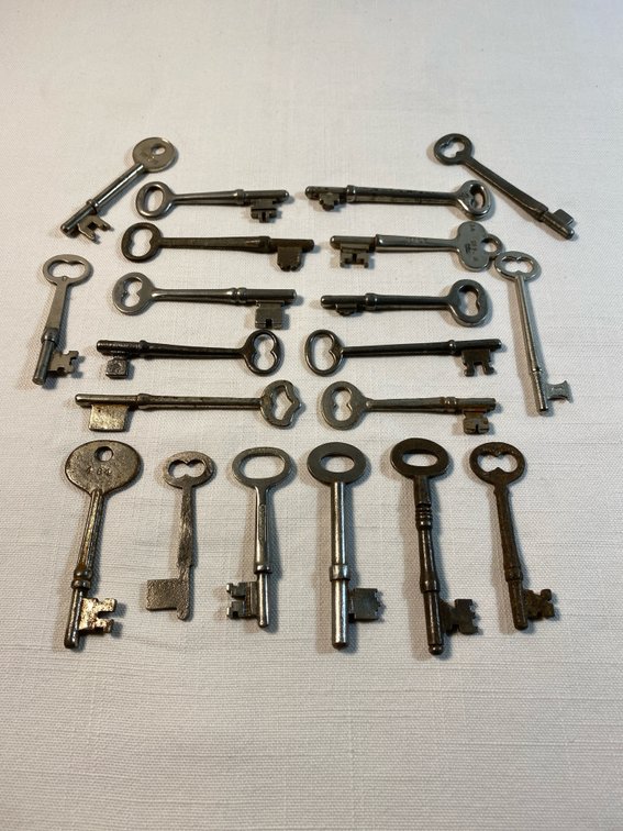 (20) Antique Skeleton @ Barrel Key Collection