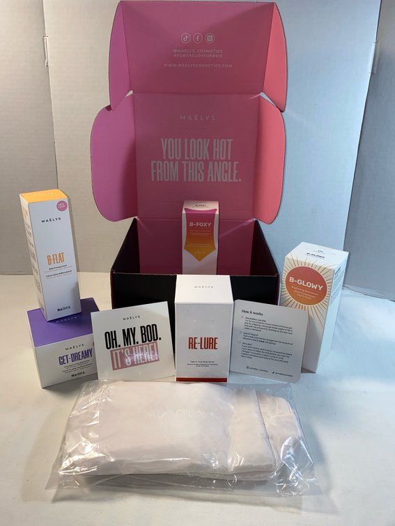 NEW… Box of Unopened Maelys Cosmetics (B-Flat, Get Dreamy, Re-Lure, B-Glowy, B-Foxy & Bag)