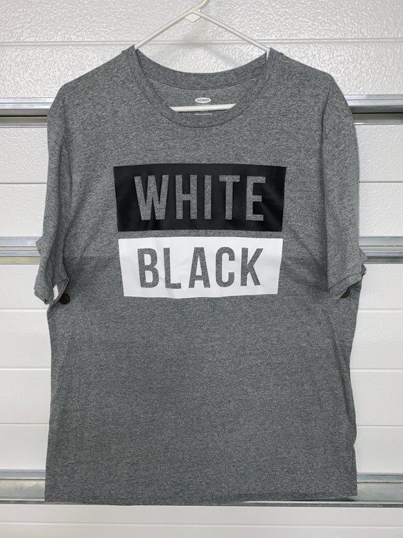 Like NEW… White Black Old Navy T-Shirt (XL)