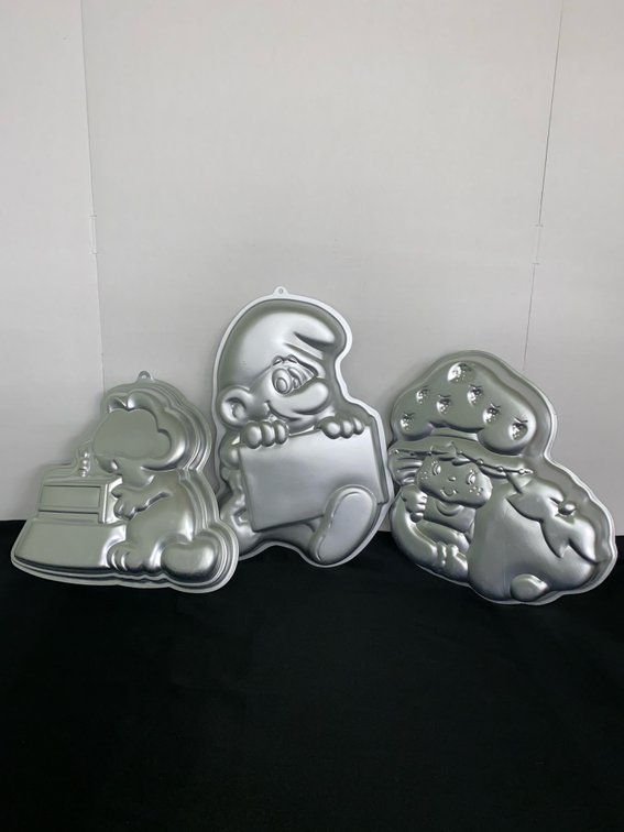 Vintage Aluminum Cake Pans (2-Wilton & Strawberry Short Cake American Greetings)
