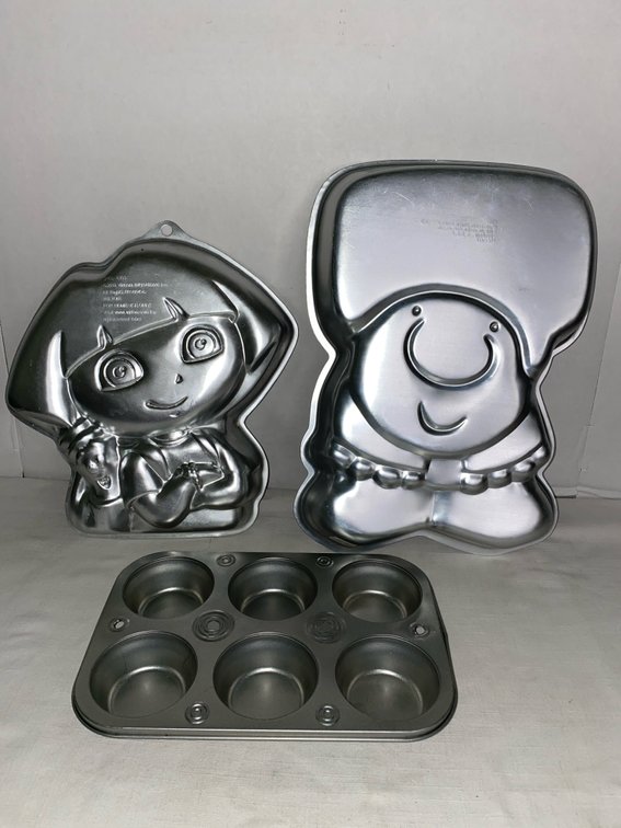 (2) Aluminum (Vintage Wilton) Cake Pans & (1) 6-Cupcake Pan