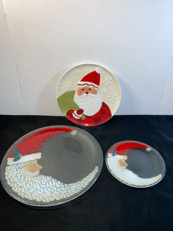 (3) Santa Claus Serving Plates