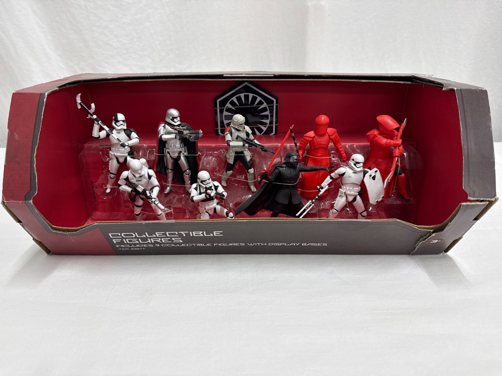 Star Wars Galaxy Edge Collectible Figurines (9)