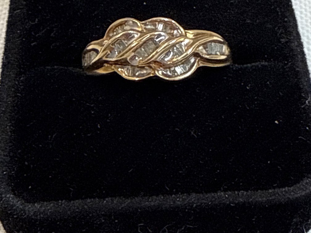 Gold (10K) & Diamond Ring