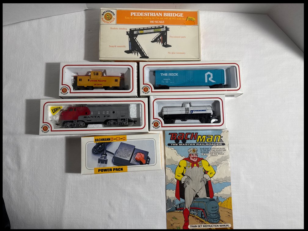 HO Electric Train Pieces (7) (NIB)