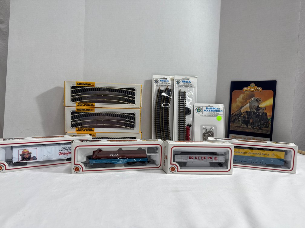 Bachmann HO Train Pieces (11)