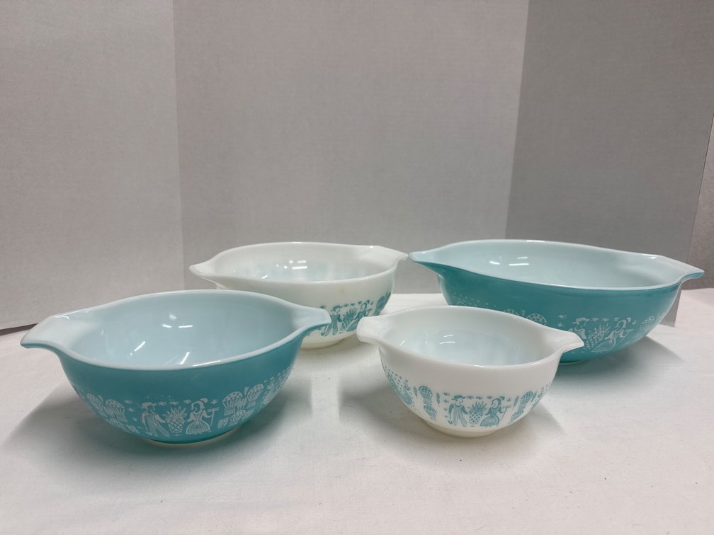 Vintage Pyrex Mixing Bowls (4) (NEW)