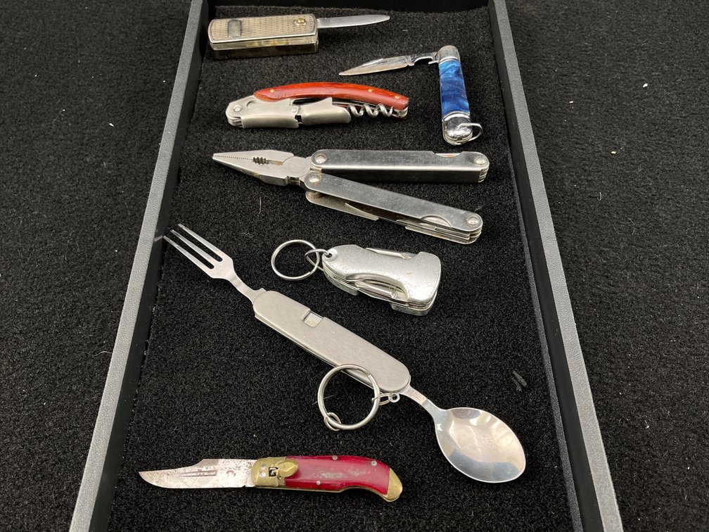 Folding Utility Tools and Knives
