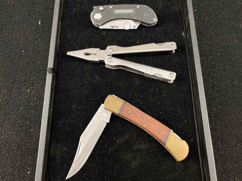 Folding Utility Tool and Knives