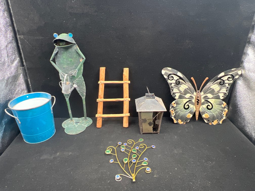 Assorted Decorations