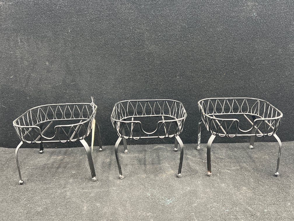 3 Metal Stands
