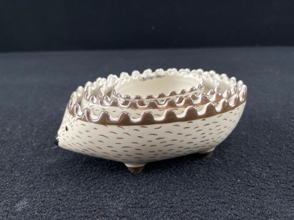 Nesting Hedgehog Measuring Cups