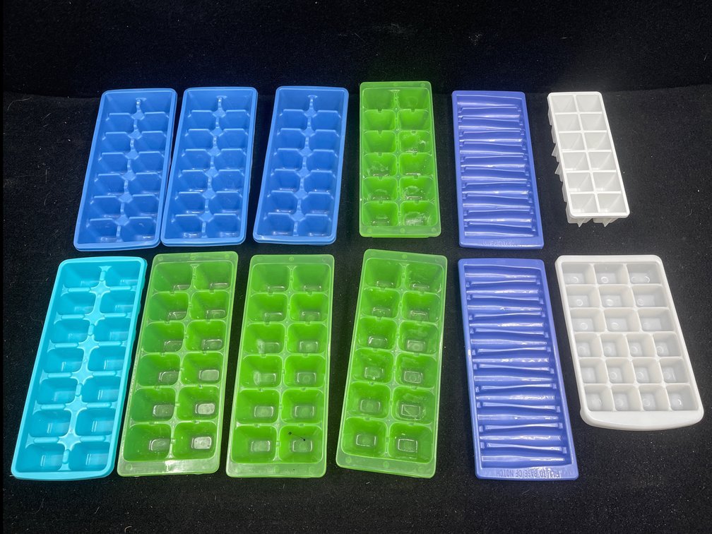 12 Ice Trays