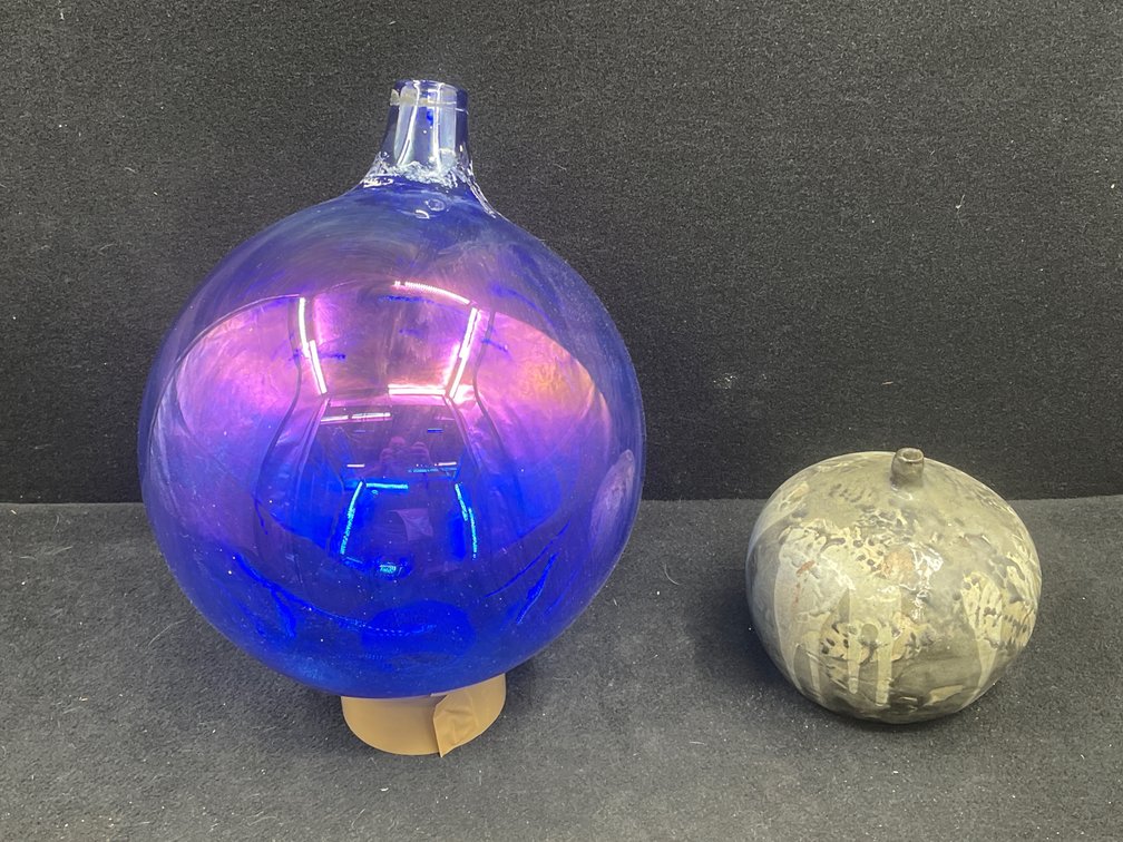 2 Vases