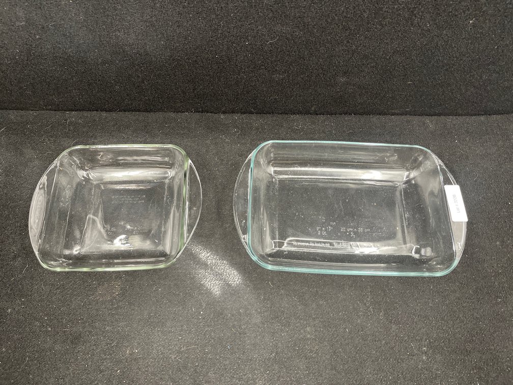 2 Glass Pans: 8X8 2Qt, 9X13 3Qt