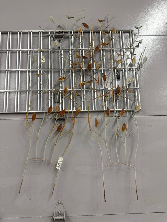 2 Metal Leaf Outdoor Decorations