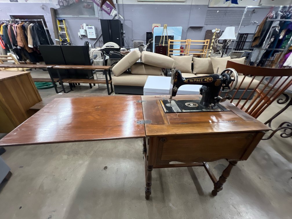 "The Free" Sewing Machine in Cabinet