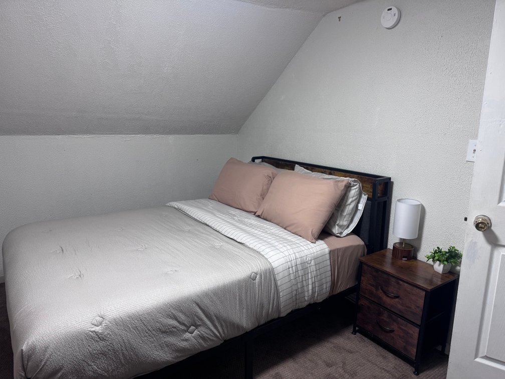 Image for CASHFLOW! 4 Bedroom Rental and Airbnb. Bidding is open now through Thursday October 15th, at 6:00 p.m. 1605 N. 18th Street, Clarksburg, WV, 26301.
