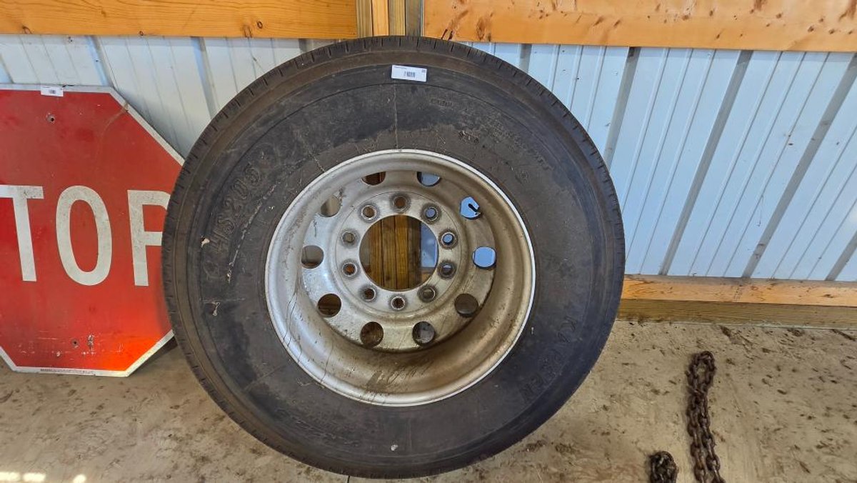 11R22.5 Tire on Rim