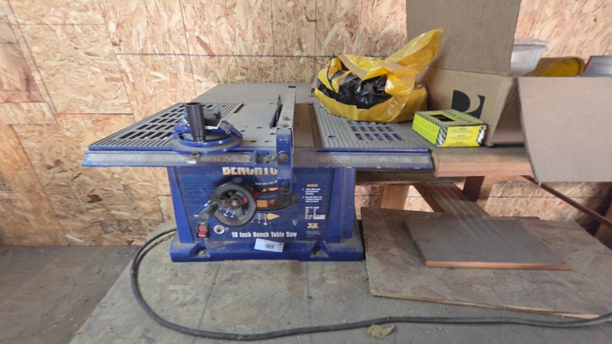 Benchtop 10" Table Saw on Stand