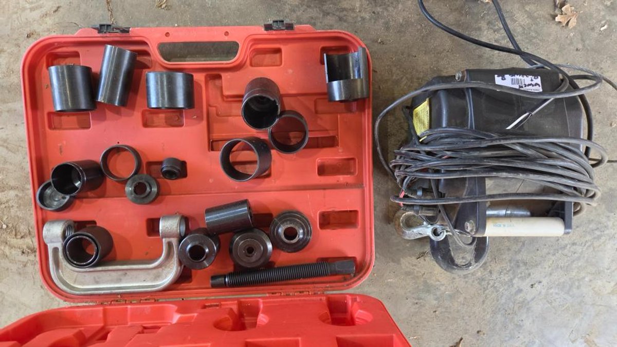 Electric Winch Lot