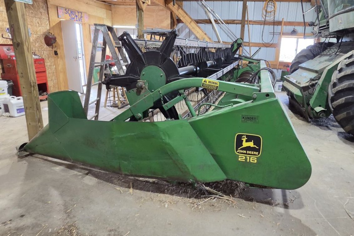 John Deere 216 15' Grain Head