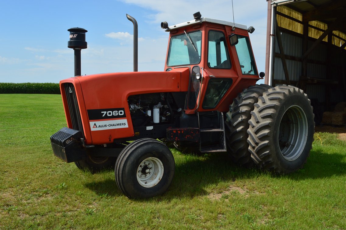 Allis Chalmers 7060 with Cab (Offsite Palmyra, WI)
