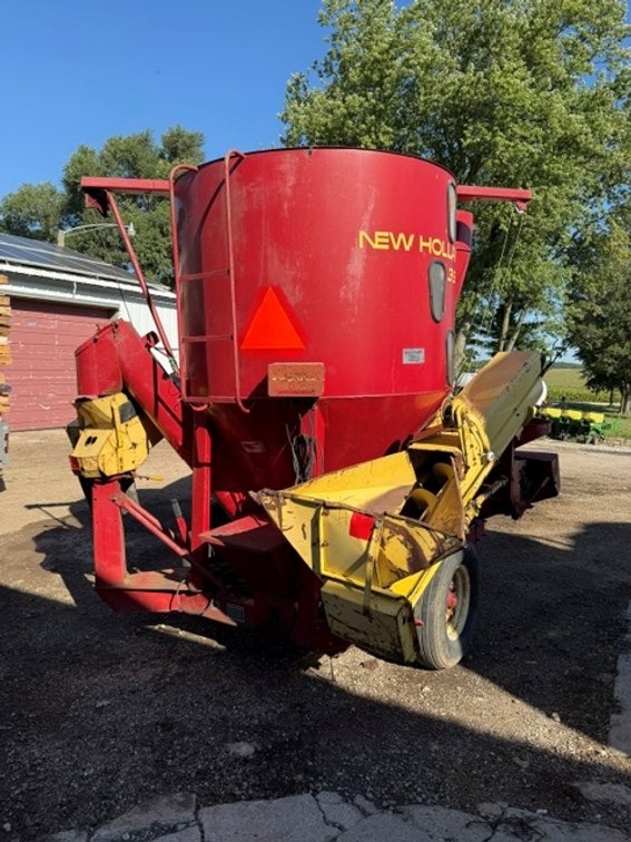 Off-Site (Richmond, IL): New Holland 355 Grinder Mixer