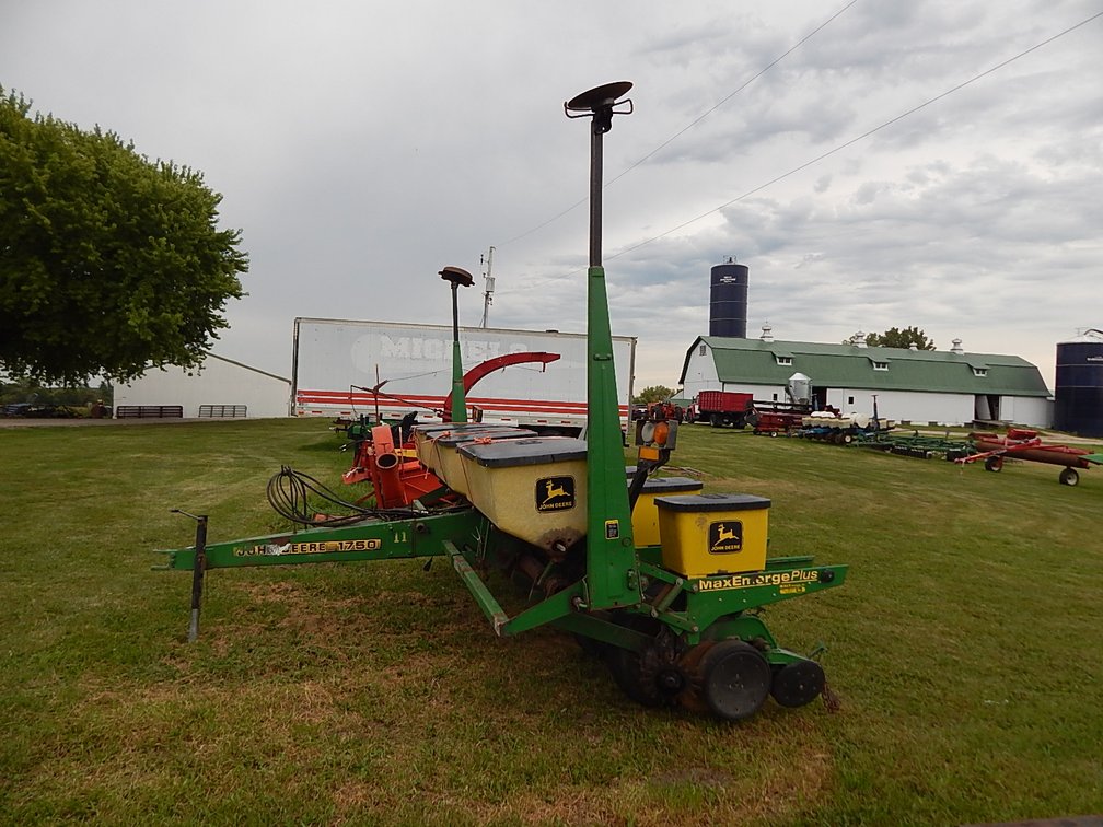 John Deere 1750 Max Emerge Plus Corn Planter