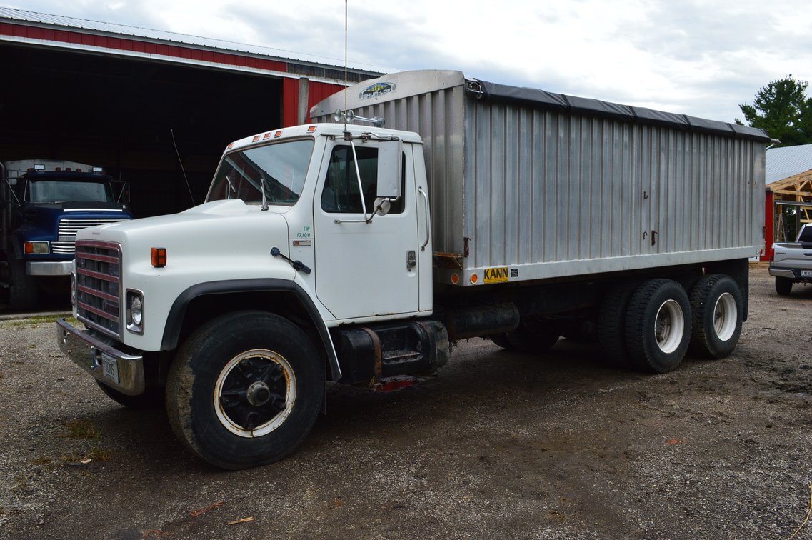 1981 International Tandem Grain Truck (Has WI Title) (Offsite Franksville, WI)