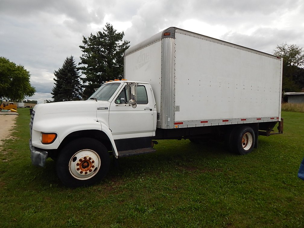 1997 Ford F700 Box Truck