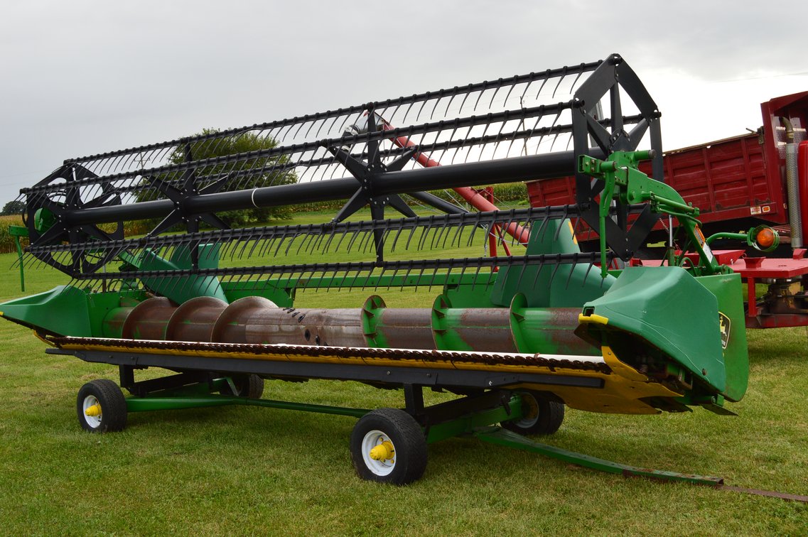 John Deere 920F Grain Head with Cart