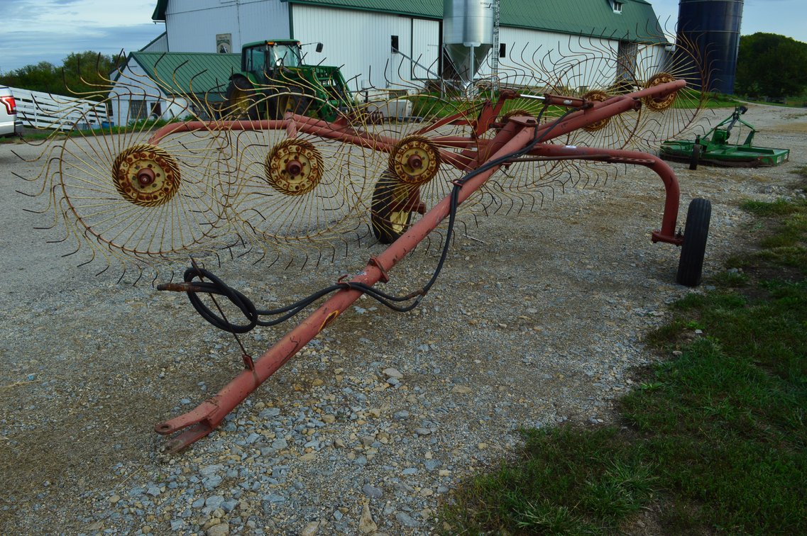 Vicon 6 Wheel Hay rake