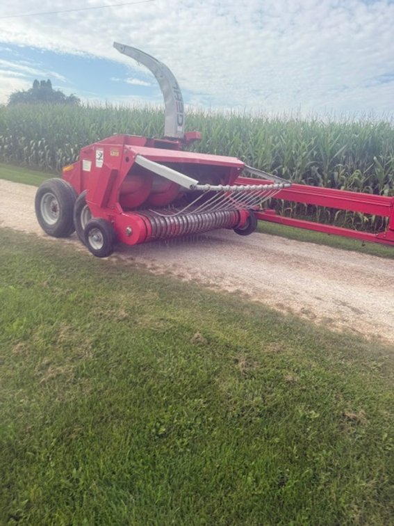 Off-Site (Hartford, WI):  Gehl 1075 Chopper with Hay Head