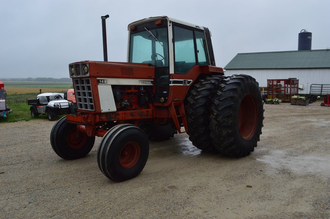 International 1486 Tractor
