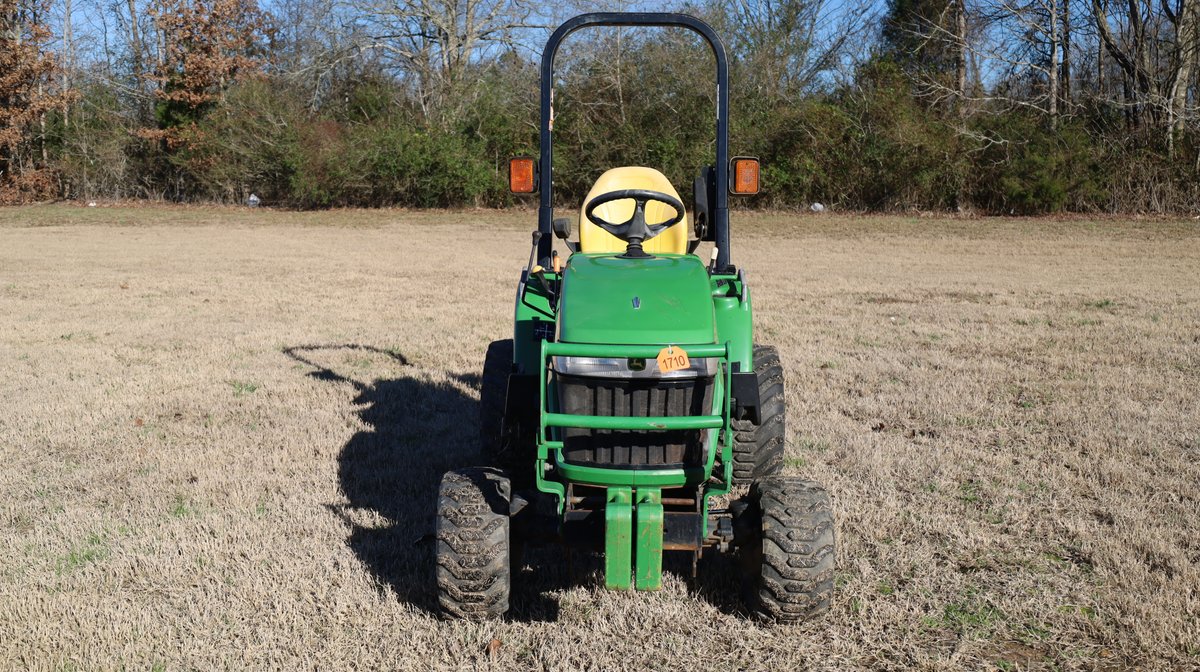 John Deere 2305