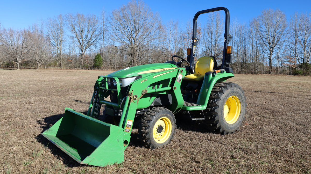 John Deere 3025E