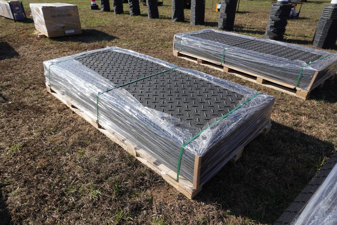 15-PLASTIC MATS