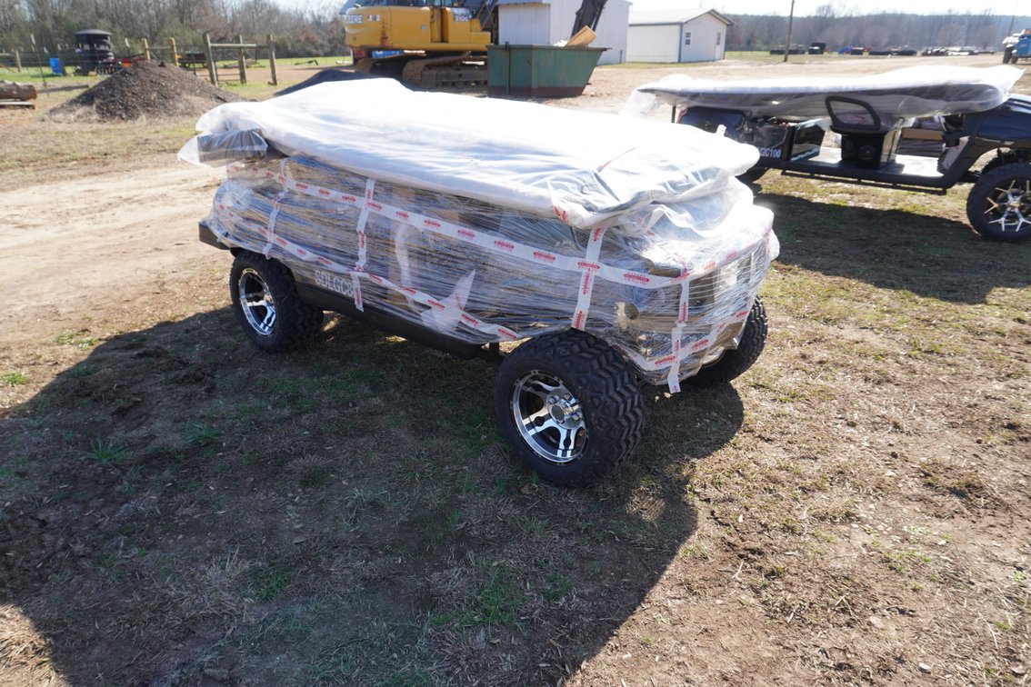 4 SEATER ELECTRIC GOLF CART
