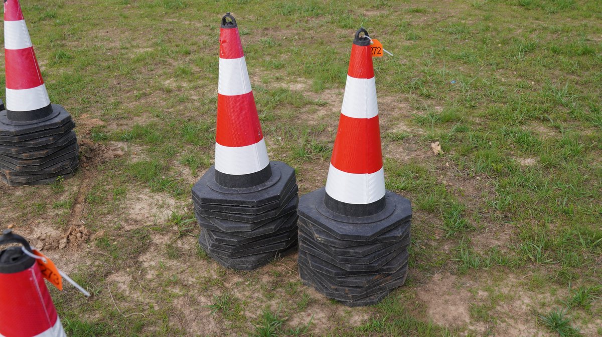 Traffic Cones 28"