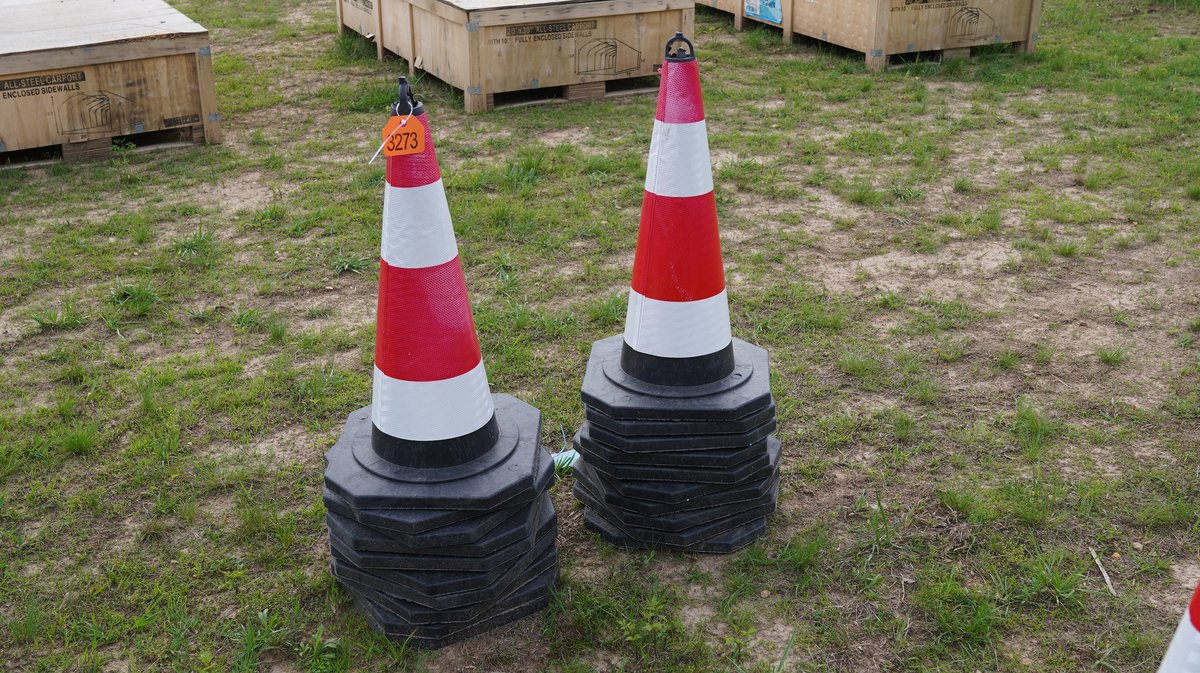 Traffic Cones 28"