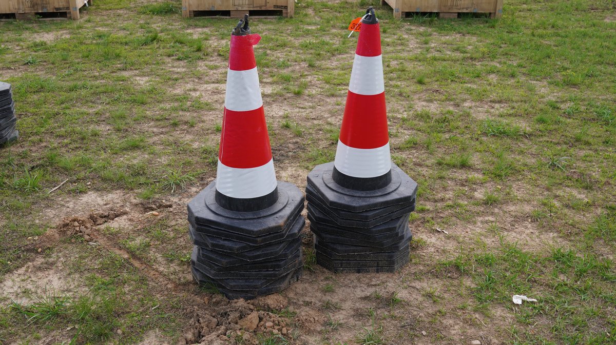 Traffic Cones 28"