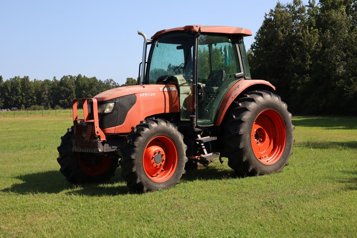 Kubota M9540